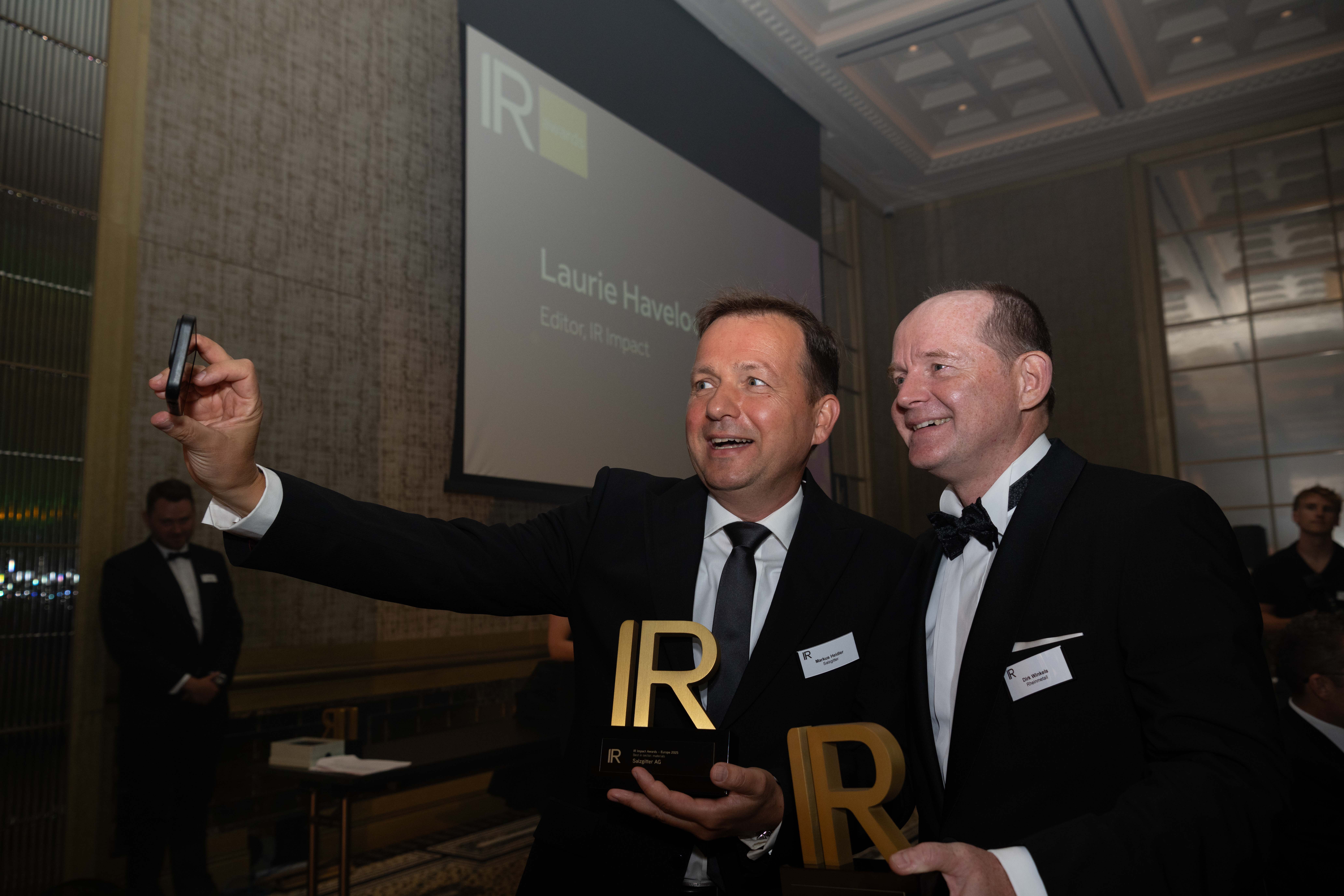 Two lucky winners at the IR Impact Awards - Europe 2025