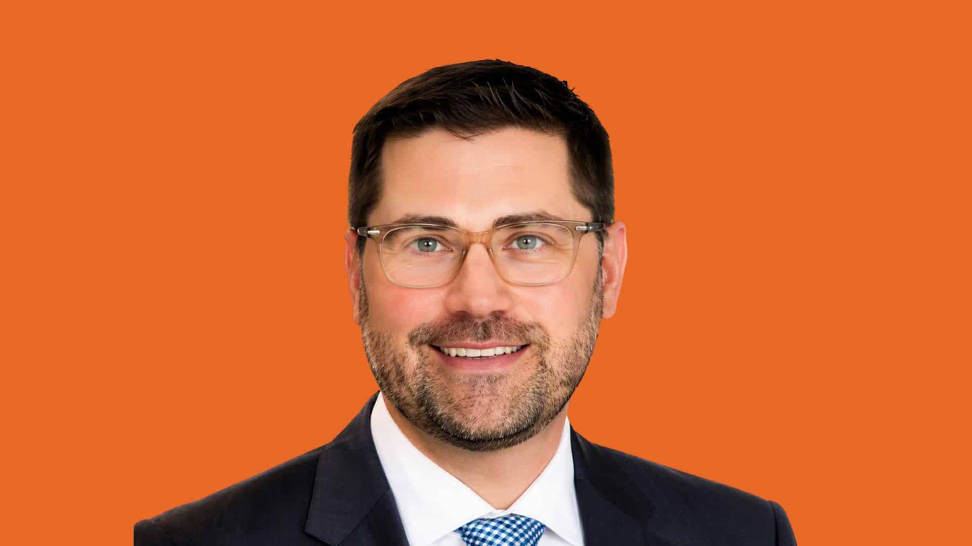 Johnson Controls has appointed former Sherwin-Williams IR chief Eric Swanson as its new vice president of investor relations.